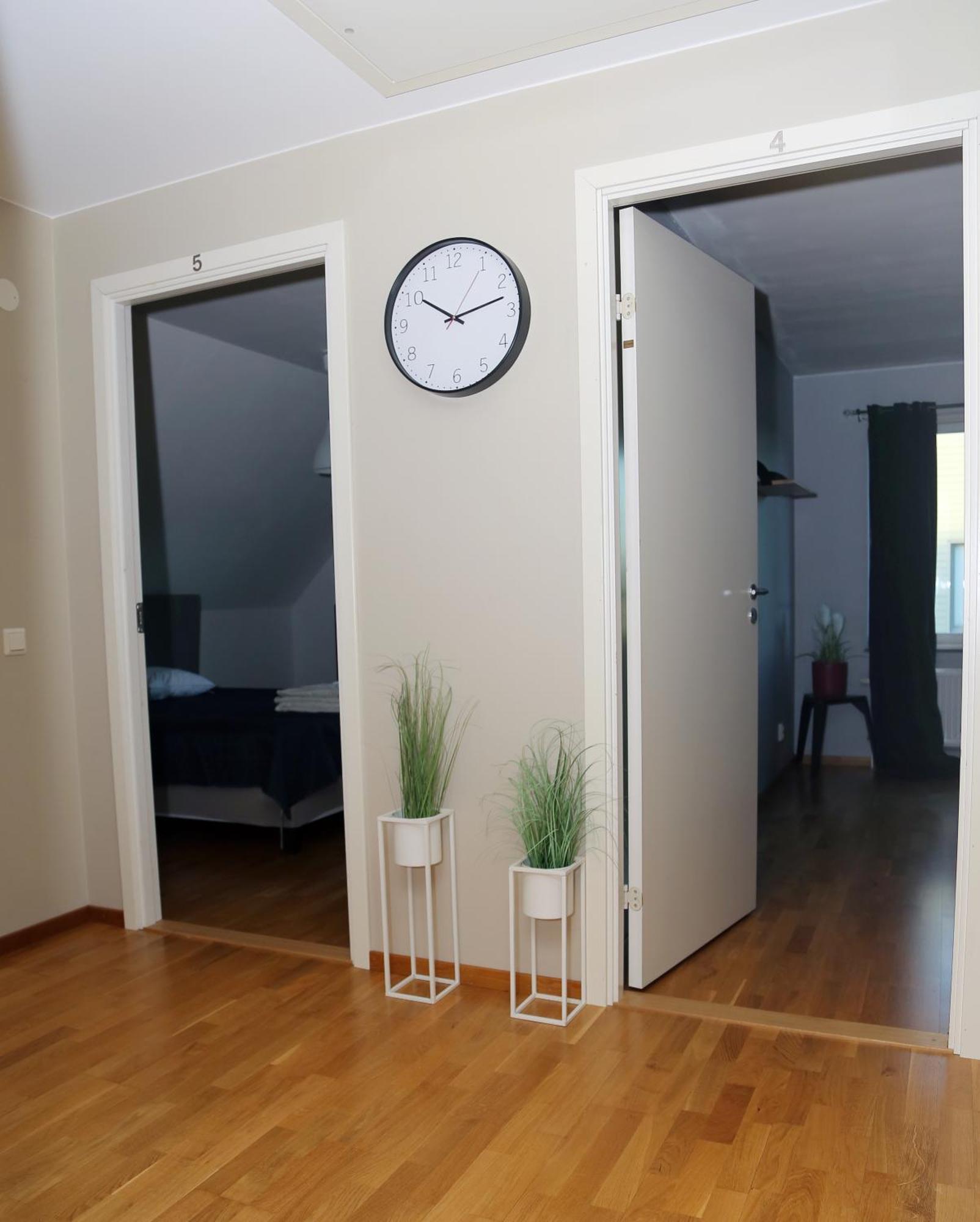 Villa 5-bed-rooms House With Jacuzzi, Free Parking, And 2 Toilets-bath In *