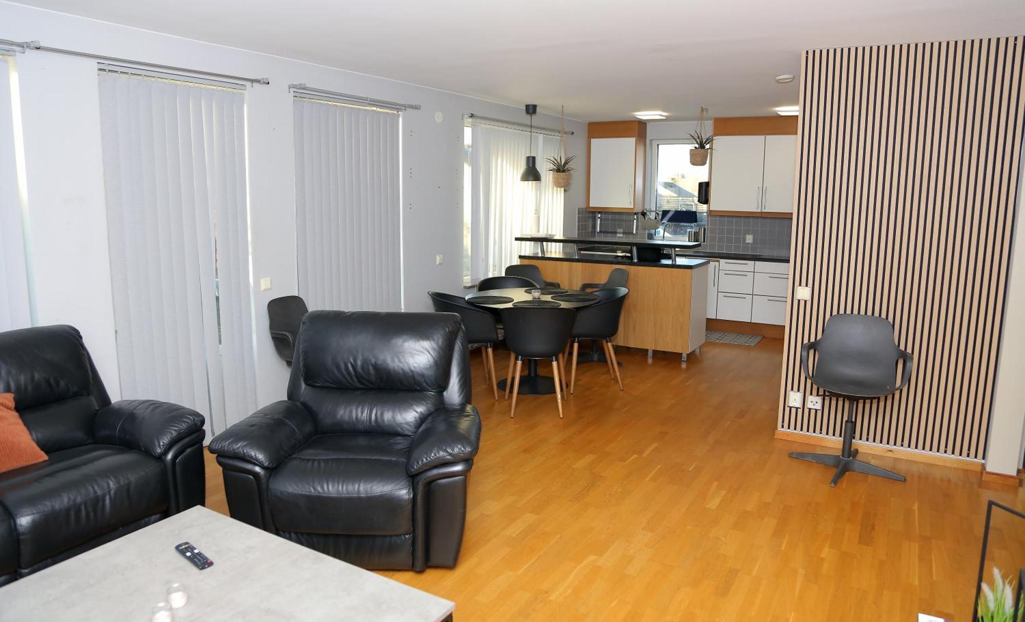 5-bed-rooms House With Jacuzzi, Free Parking, And 2 Toilets-bath In Malmö