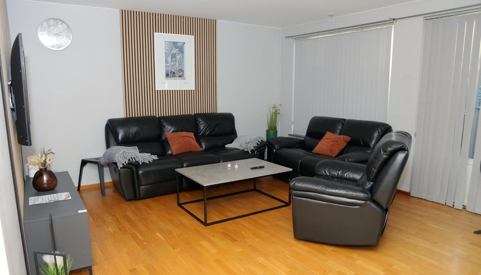 5-bed-rooms House With Jacuzzi, Free Parking, And 2 Toilets-bath In *