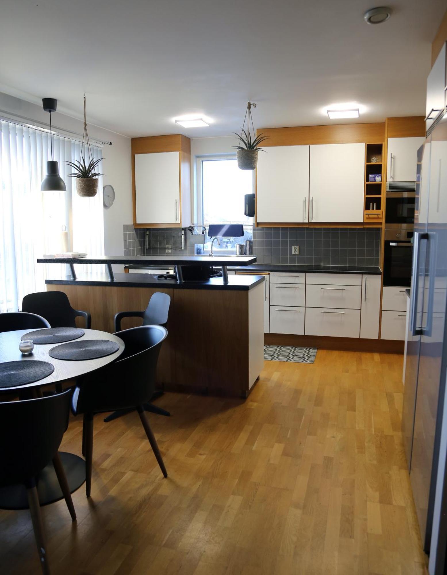 5-bed-rooms House With Jacuzzi, Free Parking, And 2 Toilets-bath In Villa