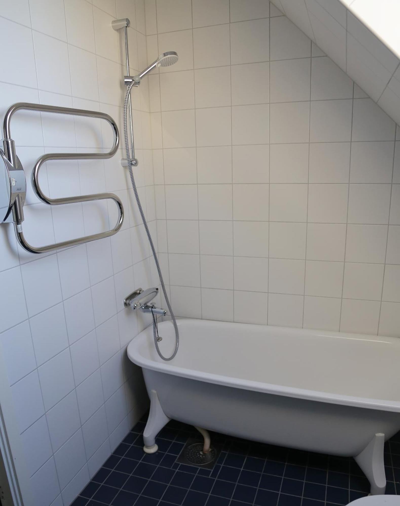 5-bed-rooms House With Jacuzzi, Free Parking, And 2 Toilets-bath In Villa *